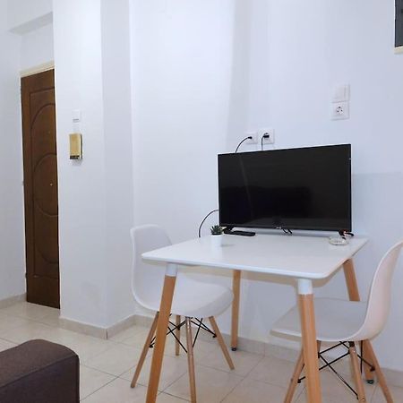 Minimal Apartment At The Foot Of The Odeon Of ... Atenas Exterior foto